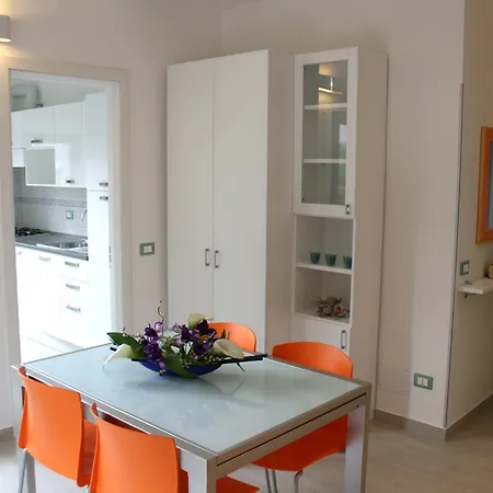 Residenza Le Rose Bici House アパート カットーリカ